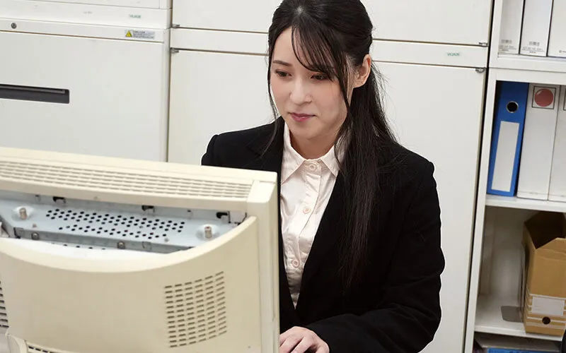 「ダメです…部長っ」勤務中に押し倒され、涙目絶頂。何度も中出しされ快楽堕ちした女部下の壊れていく居場所 十川ありさ サンプル画像 1