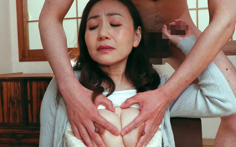 美熟女センズリ鑑賞会 見ているだけのはずが…興奮したオバサンがお掃除フェラからそのまま咥えて生ハメ中出し！2 サンプル画像 11