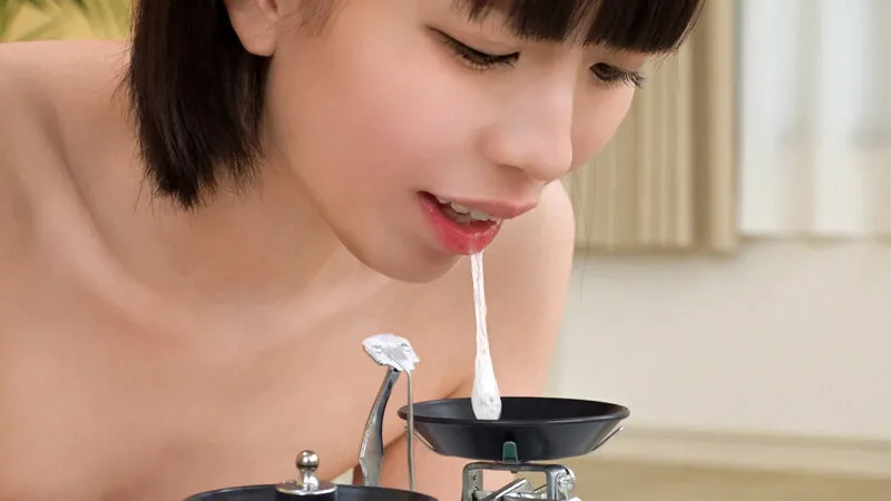 友達同士の素人大学生男女がキスだけで唾液100ml溜めるまで出られない密室からの脱出に挑戦！！密着状態が続いた2人は友情の垣根を超えてSEXまでしてしまうのか！？ サンプル画像 3