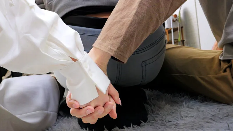 一度きりの過ちのはずが…カラダの相性の良さを知ってしまった親友の彼女と僕は、ダメだとわかっていながらもあの日の感覚が忘れられず激しく求め合った。逢沢みゆ サンプル画像 19