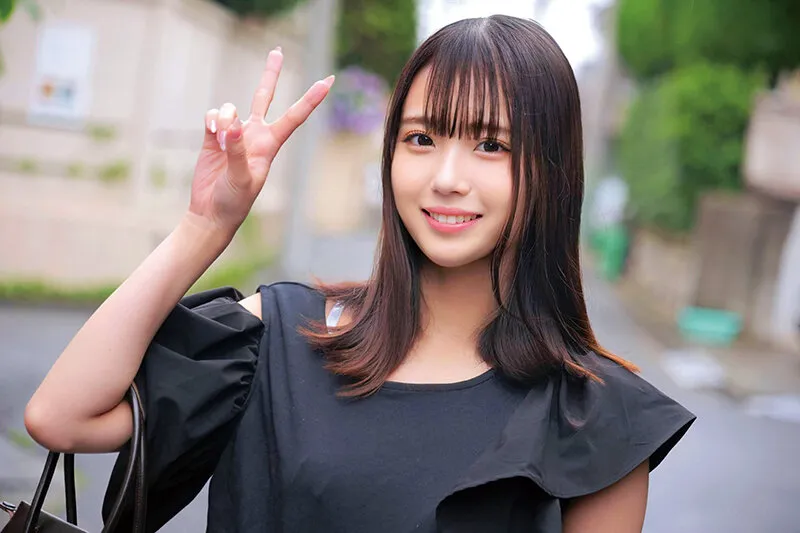 「卒業記念に残したいメモリアルヌードフォト」大学卒業間近の素人女子大生をナンパし、絶倫チ○ポ男と素肌密着撮影会で中出し検証！カチカチに反り返ったチ○ポがマ○コまで1cmに超接近して赤面発情！？そのまま中出し！！まや さちか サンプル画像 1