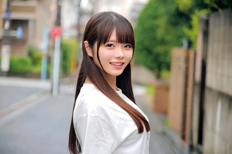 「卒業記念に残したいメモリアルヌードフォト」大学卒業間近の素人女子大生をナンパし、絶倫チ○ポ男と素肌密着撮影会で中出し検証！カチカチに反り返ったチ○ポがマ○コまで1cmに超接近して赤面発情！？そのまま中出し！！れい ひなの サンプル画像 1