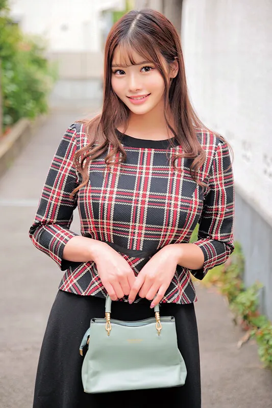 一流百貨店に勤務する清楚で品格漂う美容部員さんが童貞君とくちSEX！キス未経験男子に唇が素敵なキス好き女子がDキス、舌吸い、舌挿入、舌激ピストン！顔中よだれまみれで恍惚絶頂！下のお口も濡れ濡れになってま●こでも生中童貞筆おろし！！ひとみさん まひるさん サンプル画像 1