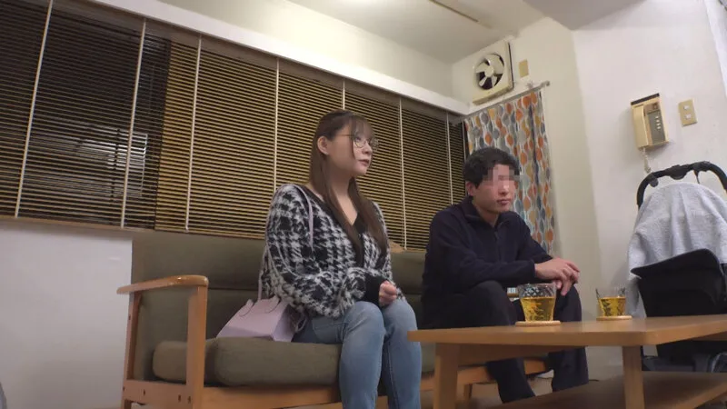 NTRドッキリ企画！マジックミラーパネルPart5 出産してるのにイッたことが無い！？産後マ〇コを開発＆ナマハメ中出し 奥手ママが媚薬でガンギマリ潮吹きアクメスペシャル サンプル画像 1