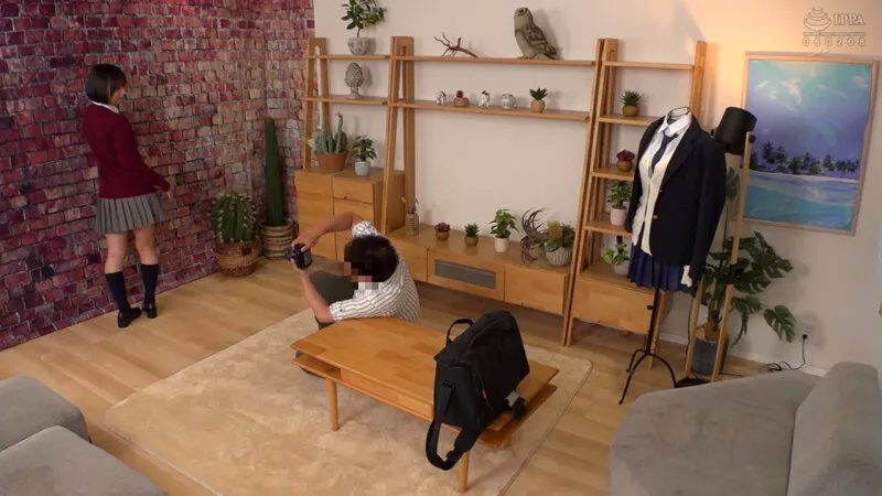 制服特化 おじ好きちっぱい誘女 剛毛ビッチ スレンダーボディ×ちっぱい×デカ尻 反則級の黄金比で依存確定！すず バスケ部/趣味オナニー もなみ鈴 サンプル画像 1