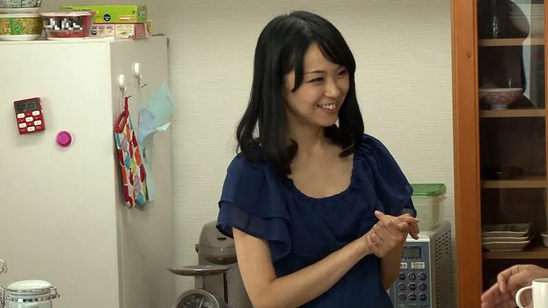 不倫検証 自分の妻が浮気をしない人間なのか検証の依頼が届きました。【マキ】 雨宮真貴 サンプル画像 1