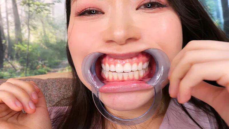 ～喉奥姦通～ イラマチオ 浜辺栞帆 サンプル画像 2