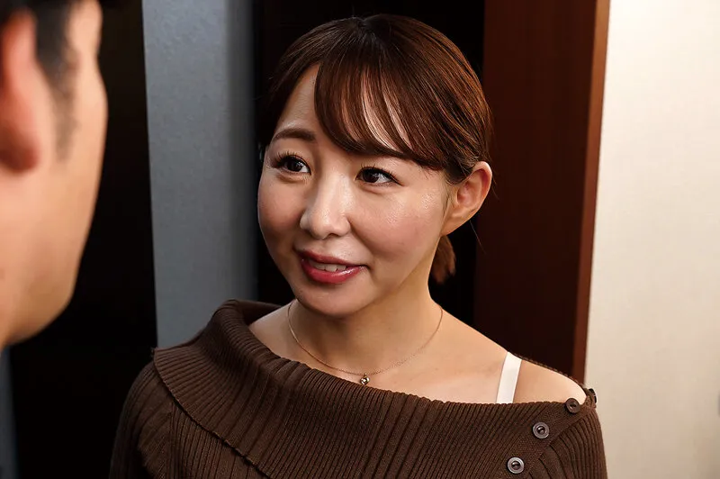 一見普通のおばさん家政婦だが、実は女王様気質のド痴女だった！？ 成宮いろは サンプル画像 3