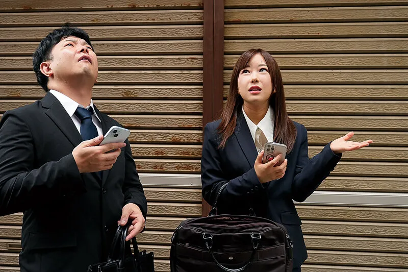 まさかの相部屋＆逆NTR 冴えない上司の俺に会社で一番の美人部下が… 若葉結希 サンプル画像 3