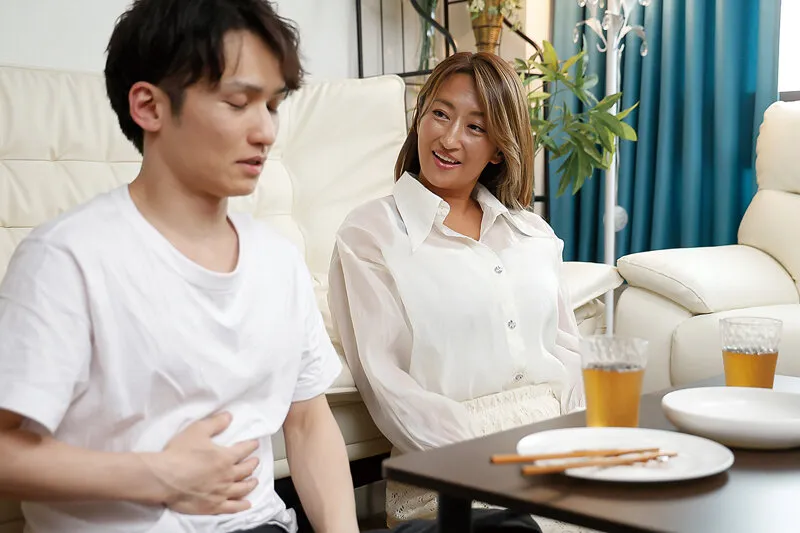 突然の豪雨でズブ濡れ… 帰れなくなった憧れの叔母さん 吹石れな サンプル画像 3