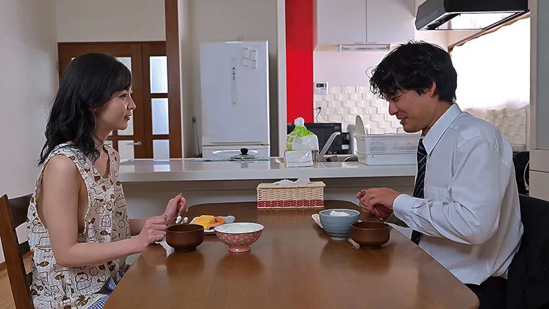 民泊ダブルブッキング 一つ屋根の下で惹かれあう二人 美ノ嶋めぐり サンプル画像 12