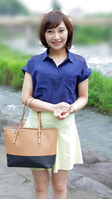 SEXするなら絶対 地方の人妻！！ヤリたい盛りの奧さんたち 平日昼間はイケない浮気タイム 清楚に見えて…実はヤリマン？旦那は知らない愛妻の淫らな性癖12名240分@12 サンプル画像 7