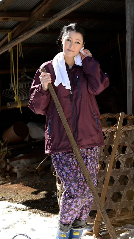 百姓だってセックスはしてえだよ！ 抑え切れない欲求不満がついに爆発！ 我慢出来ない農家のおばさん12人4時間3 サンプル画像 18