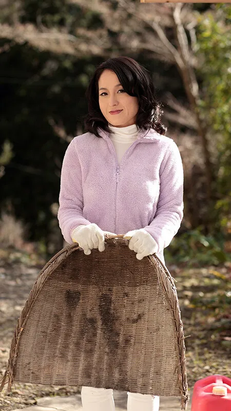 百姓だってセックスはしてえだよ！ 抑え切れない欲求不満がついに爆発！ 我慢出来ない農家のおばさん12人4時間3 サンプル画像 9