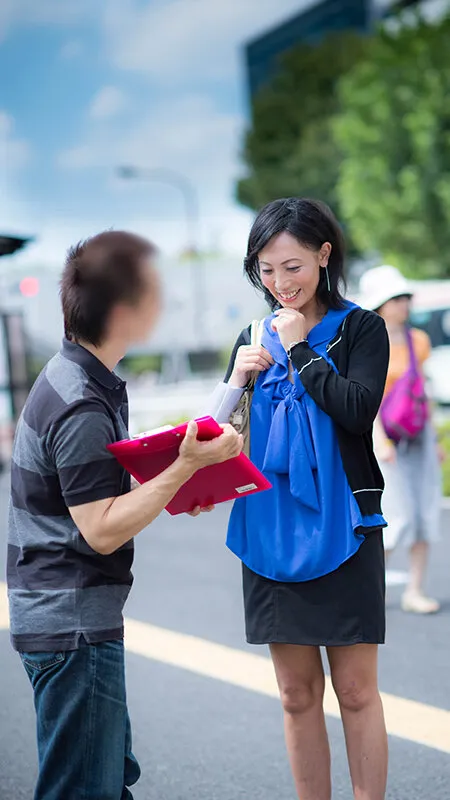 旅先で開放的になったところをすかさずナンパ 奥様の性欲爆発！ 本能むき出しエッチ 人妻旅先不倫 12名4時間4 サンプル画像 4