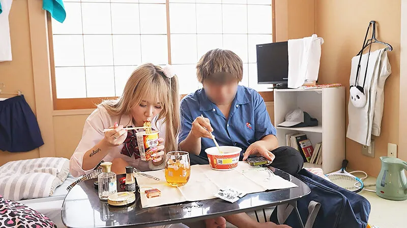 潮まみれギャル★汗だくびちゃびちゃ潮吹き中出しSEX！！彼氏のいいなりになって5P乱交も！？ （メスガキ33） 綾波れん サンプル画像 1