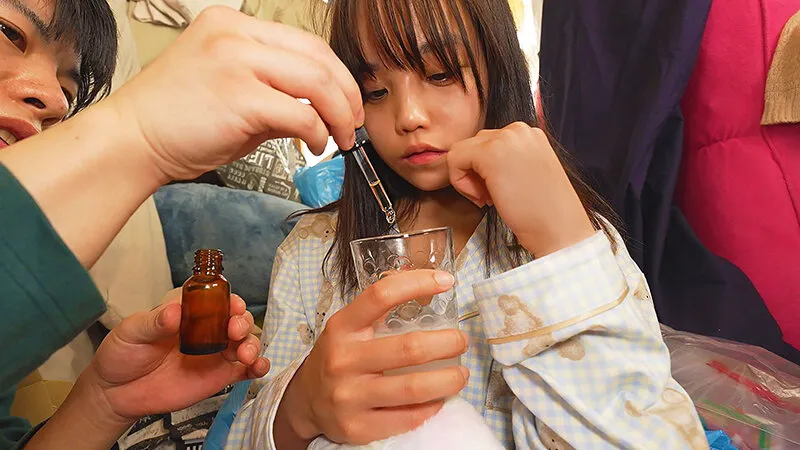 ゴミ屋敷に住む褐色チビ美少女を媚薬で意識朦朧アヘ顔凌●調教 ミニマム美少女まい 北乃まい サンプル画像 4