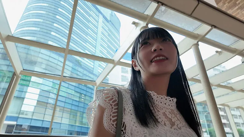 ナンパ即パコ05 学生でコンカフェでも働く彼女は「可愛いんで何でも似合っちゃう！」よくナンパされちゃうスレンダーの綺麗な乳首を勃起させてハメまくる！もえかちゃん サンプル画像 1