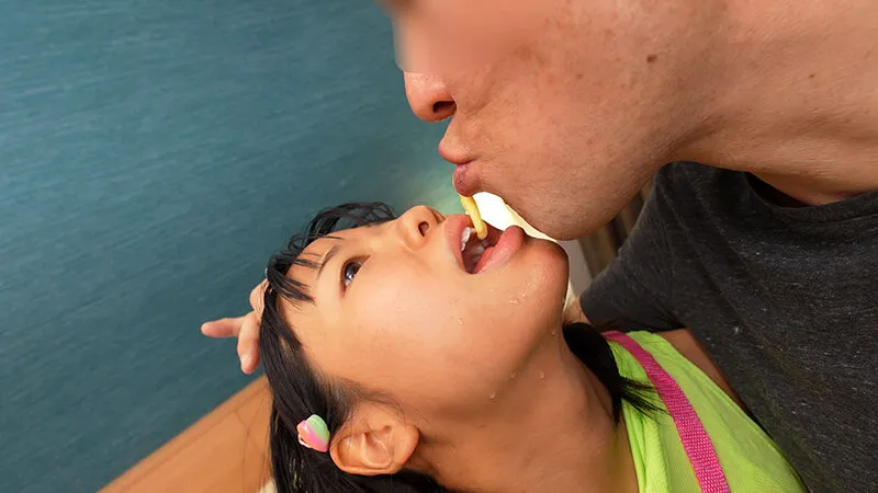 熱帯産美少女 お日さまみたいに笑う褐色の妖精 汗ばんだ前髪とパンティに隠れた未発育のアソコをエゴ丸出し悪戯心で犯し中に出しぶっかけ潮吹きも全部絡み合って…。 サンプル画像 11