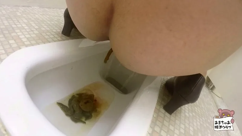 デカ糞女 追跡透明人間カメラ サンプル画像 15