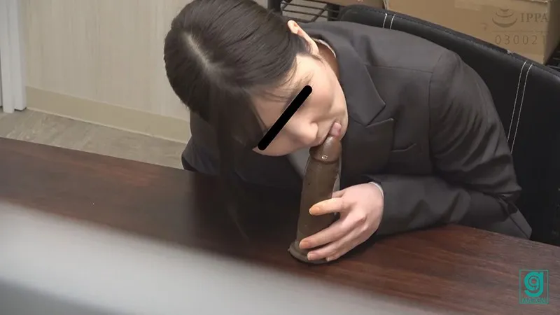 面接中の緊迫ディルドオナニー サンプル画像 13