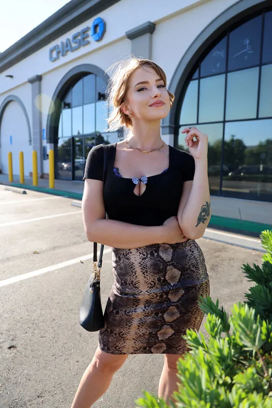 超グラマラスボティの人妻がスーパーで逆ナン！？自宅に誘われ大胆濃厚SEX！！ オクタビア（24） サンプル画像 1