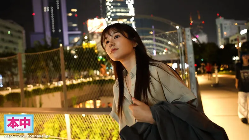 昔からの気軽に話せる女友達が会社では上司からも部下からも仕事ができる女だと思われていて、たまには弱さをみせたいのにと愚痴をこぼすので、 居酒屋とバッティングセンターデートに付き合ったら、なんか盛り上がっちゃって終電逃してラブホにお泊り 明日の朝… 五日市芽依 サンプル画像 1