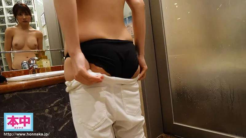 昔からの気軽に話せる女友達が会社では上司からも部下からも仕事ができる女だと思われていて、たまには弱さをみせたいのにと愚痴をこぼすので、 居酒屋とバッティングセンターデートに付き合ったら、なんか盛り上がっちゃって終電逃してラブホにお泊り 明日の朝… 五日市芽依 サンプル画像 6