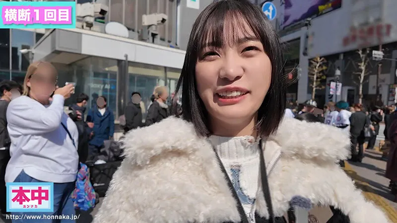 AV男優を探せ！！24時間以内に街中に放った男優を探し出して中出しセックスを阻止せよ！ 美谷朱音 サンプル画像 1