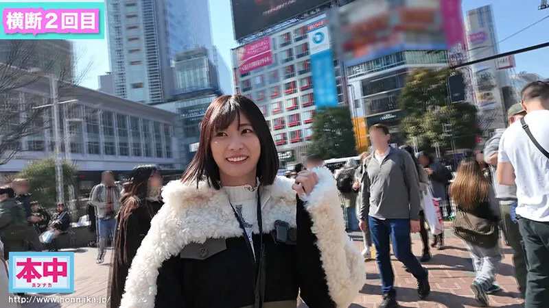 AV男優を探せ！！24時間以内に街中に放った男優を探し出して中出しセックスを阻止せよ！ 美谷朱音 サンプル画像 2