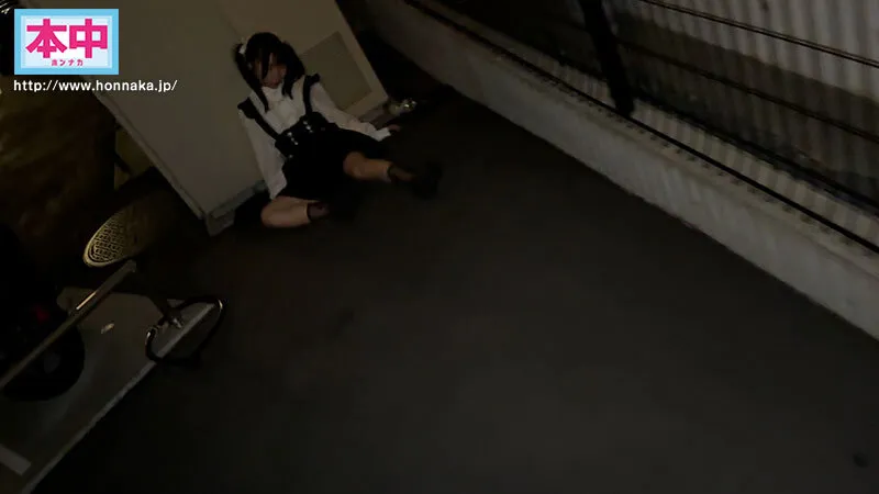 BITCH MELTDOWN 早朝、路上で寝る女の子たち 新●区歌●伎町ホスト帰りみに娘編 サンプル画像 1