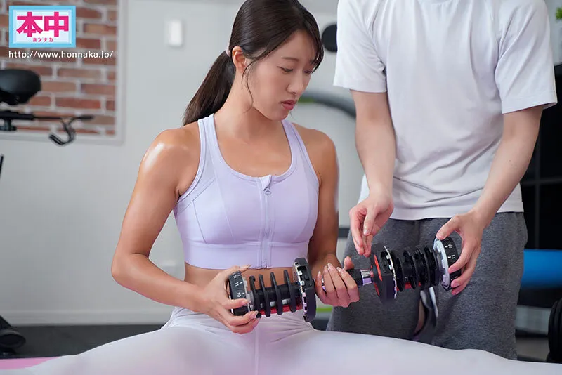 筋肉トレーナーNTR 従順な彼女がマッチョ好みのバキバキ筋肉ボディーに改造されガン突き肉食チ○ポでイキまくるメスになってしまった話。 竹内有紀 サンプル画像 1