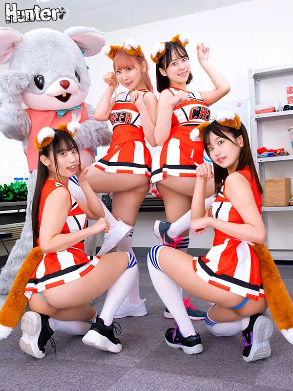 着ぐるみバイトはエッロいチアガールと楽屋が一緒！しかもカワイイ着ぐるみで油断したのか目の前で生着替え！脱ぐのを忘れてガン見でフル勃起！2 サンプル画像 1