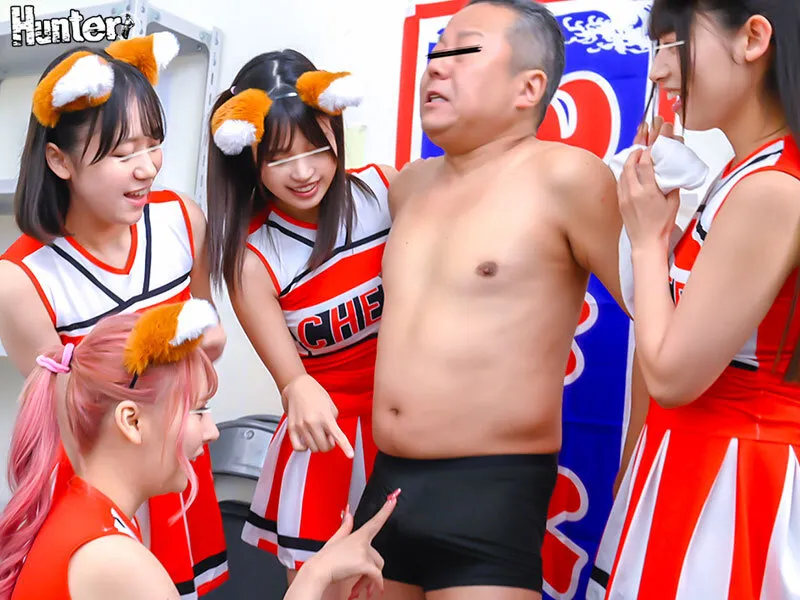 着ぐるみバイトはエッロいチアガールと楽屋が一緒！しかもカワイイ着ぐるみで油断したのか目の前で生着替え！脱ぐのを忘れてガン見でフル勃起！2 サンプル画像 3