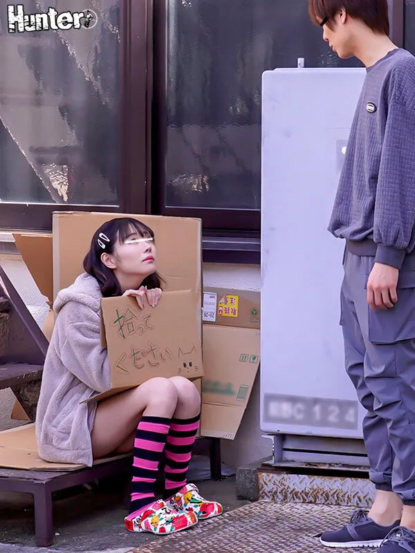 神待ち家出少女に「家に泊めてあげるから」と言って自宅に招き入れ即押し倒しずーっとそのままSEXしまくり！友達も呼んで代わる代わるハメまくり！ サンプル画像 4