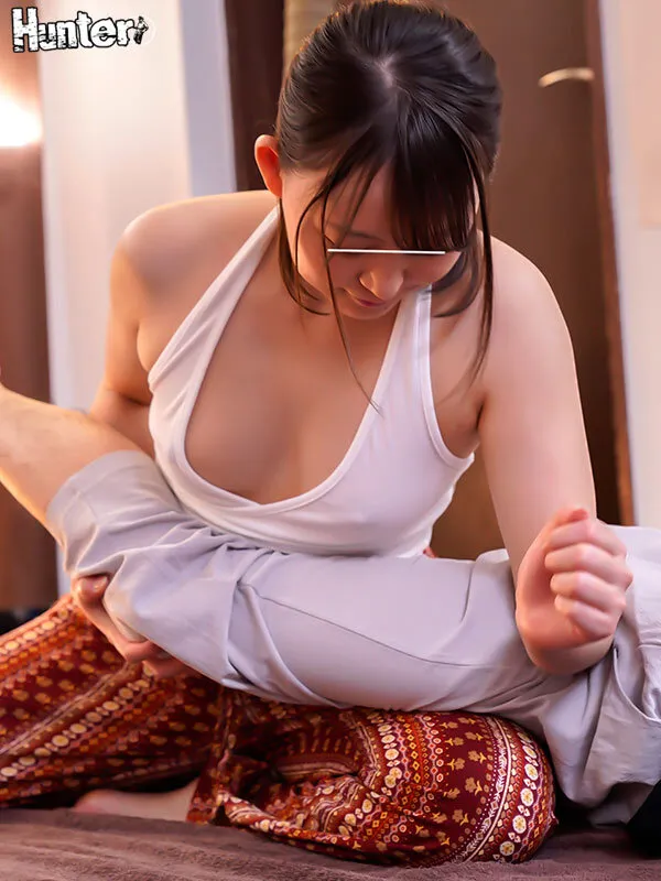 「えっ！？コレが実習？エロ過ぎません？」タイ古式マッサージスクールに入学したら男はボク1人！実技講習は体に密着しまくり！スケベ過ぎてフル勃起 サンプル画像 4