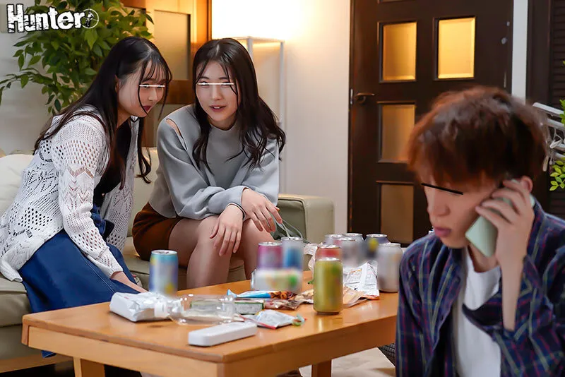 彼女の女友達2人とヤッては寝て…を繰り返すだけの狂った三日間。2 彼女が帰省中に彼女の友達と浮気セックスしまくりのヤリ部屋となったボクの部屋。 サンプル画像 4