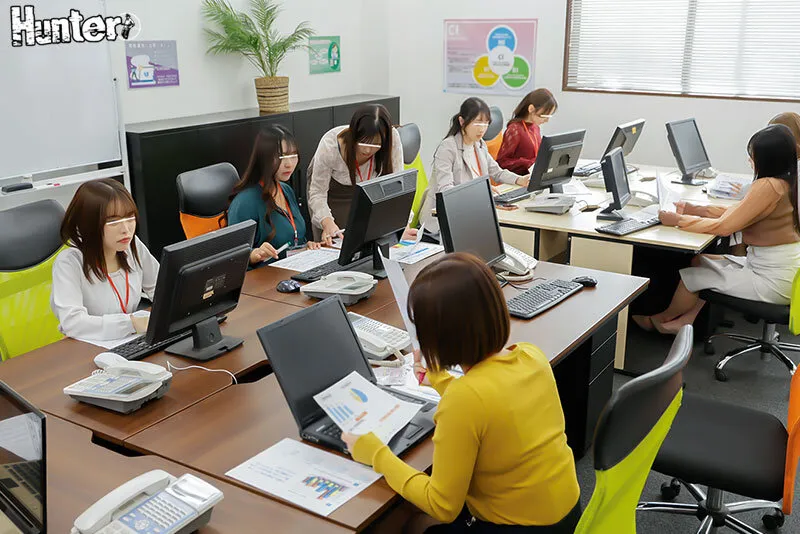 ボクのチ○ポは大盛況で女子社員がお昼休みに大行列！2 女子だらけの会社に男は清掃員のボク1人！昼休みは順番待ちしてまでボクのチ○ポをハメに… サンプル画像 2