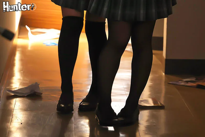 18歳未満立ち入り禁止の暖簾をくぐれば欲求不満な女子生徒といつでもヤリ放題！18歳未満立ち入り禁止の暖簾の先にはエロがある！使われていない旧校舎に出来た 18禁スペースは暇を持て余した学生たちの発情スポットに！ サンプル画像 2