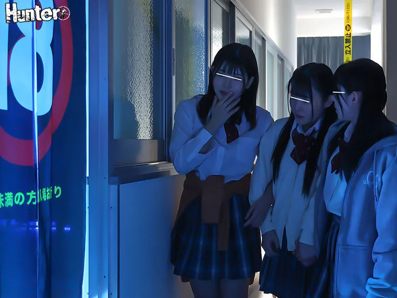 18歳未満立ち入り禁止の暖簾をくぐれば欲求不満な女子生徒といつでもヤリ放題！18歳未満立ち入り禁止の暖簾の先にはエロがある！使われていない旧校舎に出来た 18禁スペースは暇を持て余した学生たちの発情スポットに！ サンプル画像 3