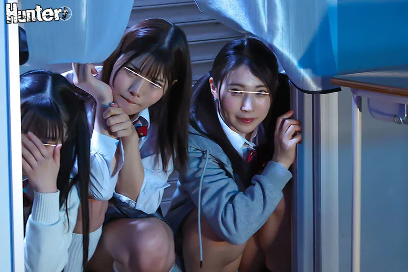 18歳未満立ち入り禁止の暖簾をくぐれば欲求不満な女子生徒といつでもヤリ放題！18歳未満立ち入り禁止の暖簾の先にはエロがある！使われていない旧校舎に出来た 18禁スペースは暇を持て余した学生たちの発情スポットに！ サンプル画像 5