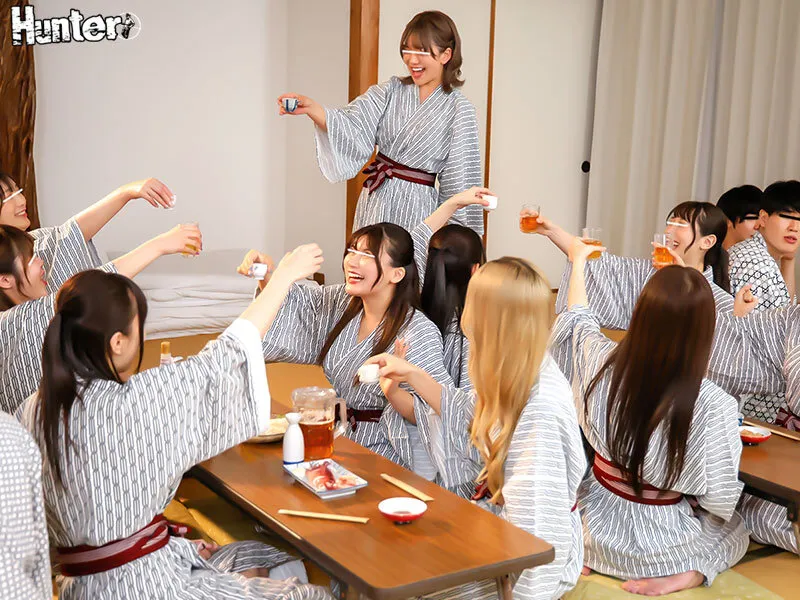 エッチな女子社員ばかりの下着メーカーの社員旅行はめちゃシコ必至！！見ず知らずの旅行客を巻き込んでの大乱交！我を忘れてトイレでも廊下でもあっちの部屋でもこっちの部屋でもとにかくヤリまくり中出しまくり！一度始まったらもう止まりません！！ サンプル画像 3