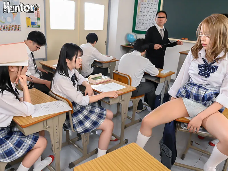 【新感覚時間停止AV】時間停止×心の声 エロ漫画の様に時間が止まっている女子たちの心の声が聞こえてくる！「えっ？待って！私…時間止まってる？でも意識はある」この学校には 『場所』によって時間を自在に止める事が出来る神装置が存在した！！ サンプル画像 3