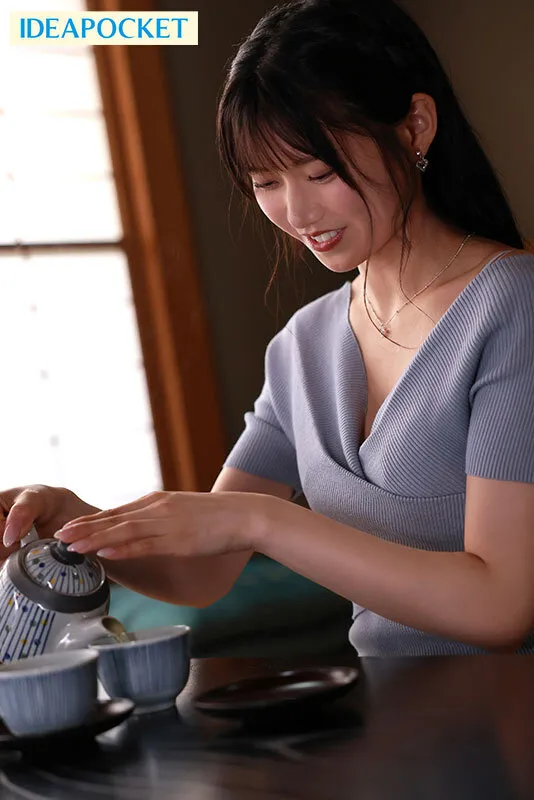 デビュー1周年記念で温泉ロケに来た愛才りあが この後1日中ぶっ通しのキメセクで人生で最もイカされるなんて知る由もない サンプル画像 4