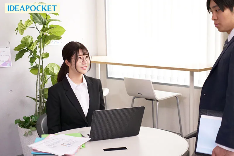 上京したてで友達のいない後輩社員と酔った勢いでお泊りすることに… 脱がせたら予想外のスリム巨乳で興奮しっぱなしの僕は一晩中ハメまくった 坂井美桜 サンプル画像 2