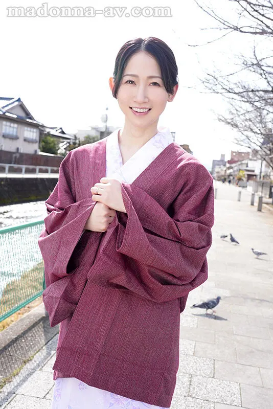 都会の喧騒を離れた旅先で 偶然出会った人妻・かなさんと… ゆきずりの中出し温泉交尾 水戸かな サンプル画像 10