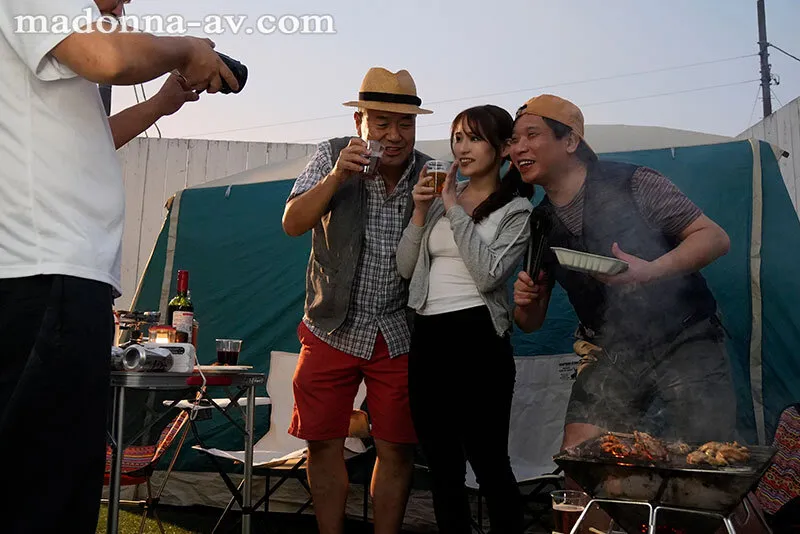 町内キャンプNTR テントの中で何度もまわされた妻の衝撃的浮気映像 広瀬ゆり サンプル画像 2