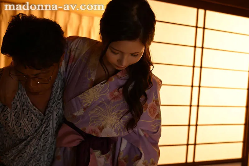 中途の人妻社員が肉便器と化すまで、部署全員で輪●し続ける温泉旅行。 松野蘭 サンプル画像 2