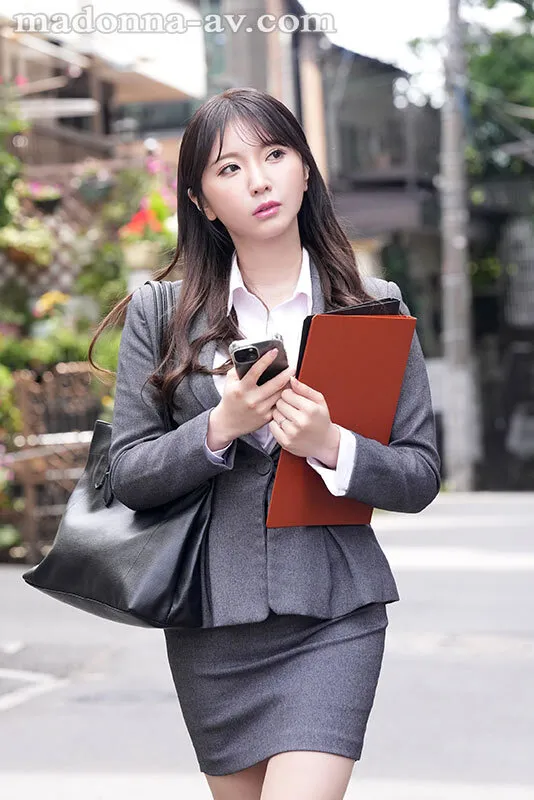 麗しきランジェリー、唾液と精液で汚れた酬いの人妻保険外交員 新妻ゆうか サンプル画像 1