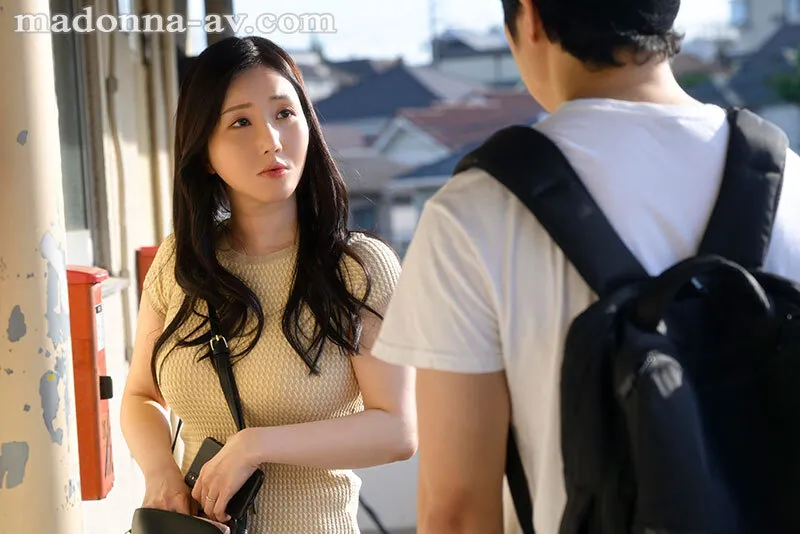 甘い囁きに流されるまま、僕は大学を留年するまで、人妻との巣篭もりSEXに溺れて…。 夏目玲香 サンプル画像 1